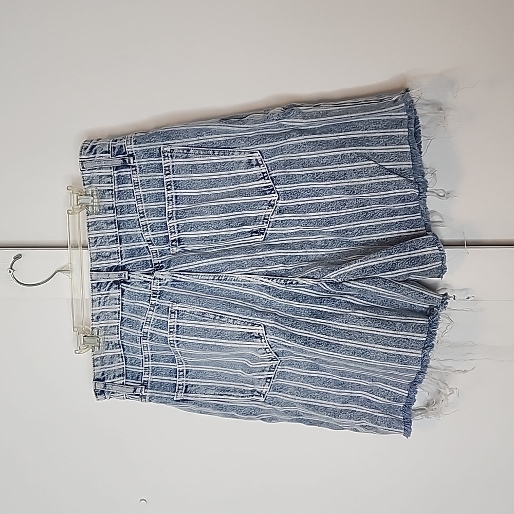 Free People high waisted distressed jean shorts size 31 - Picture 3 of 4